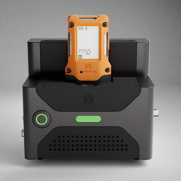 IQhub datasheet specifications table for gas detector calibration station, detailing compatible gases, dimensions, and connectivity options for efficient tubeless gassing and charging.